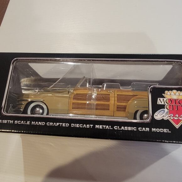 Vintage 1998 Motor City Classics 1948 Chrysler Town Country Diecast Model 1:18 - Picture 8 of 16